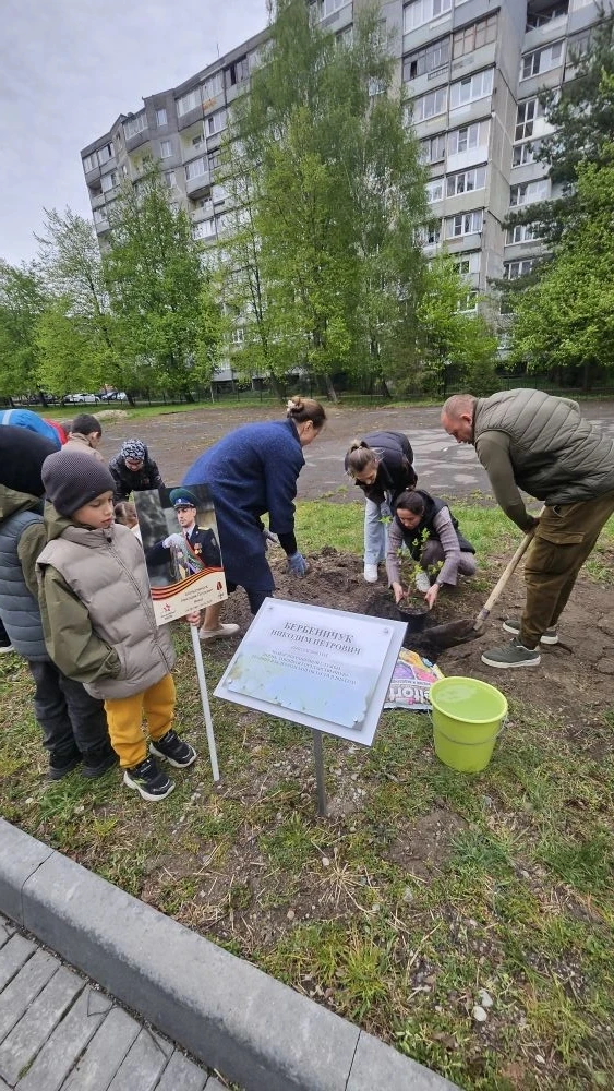 Аллея героев🇷🇺  В лицее прошло очень важное и трепетное событие. Мы открыли «Аллею героев». Высадили