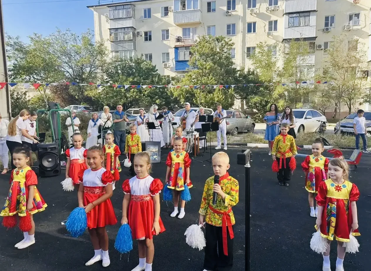 Руководитель квартального комитета ТОС «Нептун» Колчак Карина совместно с гимназией № 2...