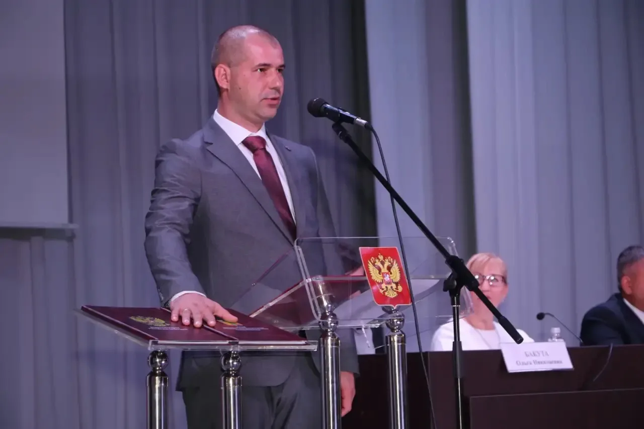Сегодня официально вступил в должность избранный глава Ванновского сельского поселения ...