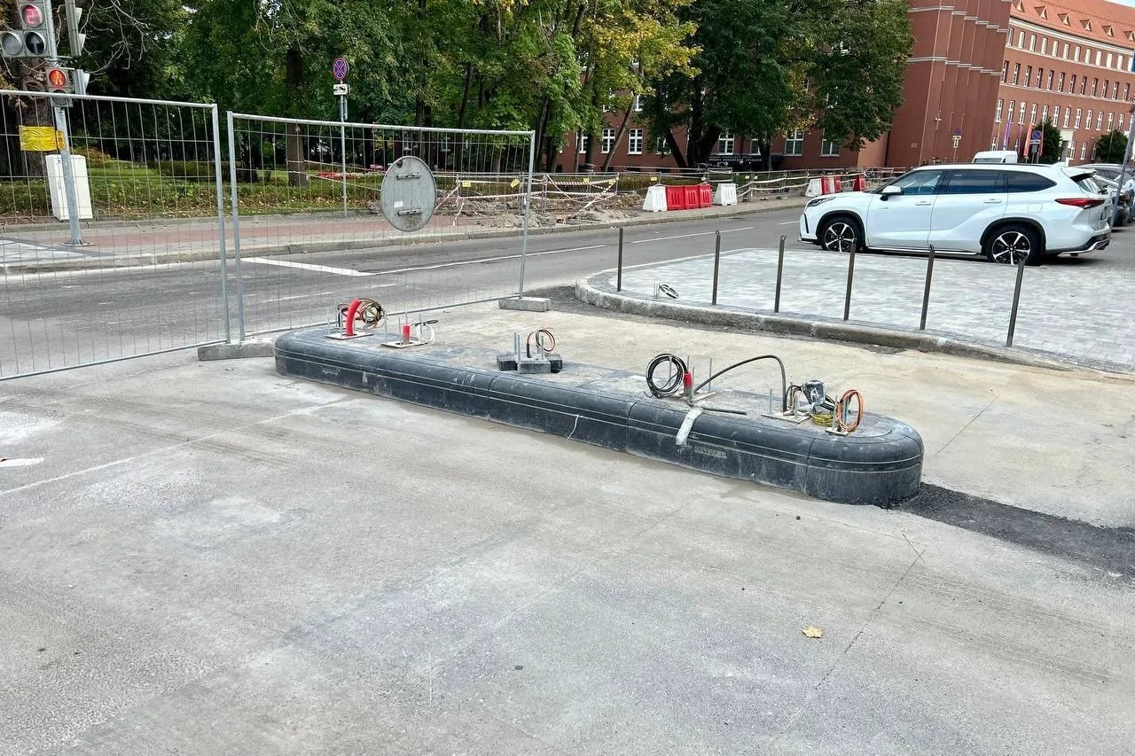 🚧 На пересечении Театральной и Донского заканчивают обустройство новой парковки.