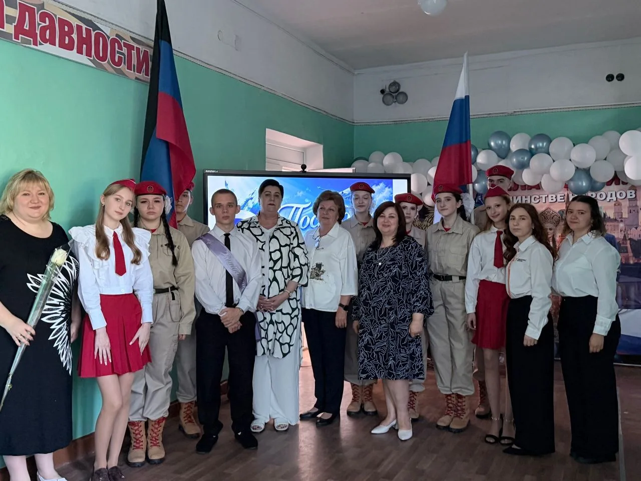 Внимание, школа! Сегодня у нас прошла торжественная линейка, посвящённая Последнему зво...