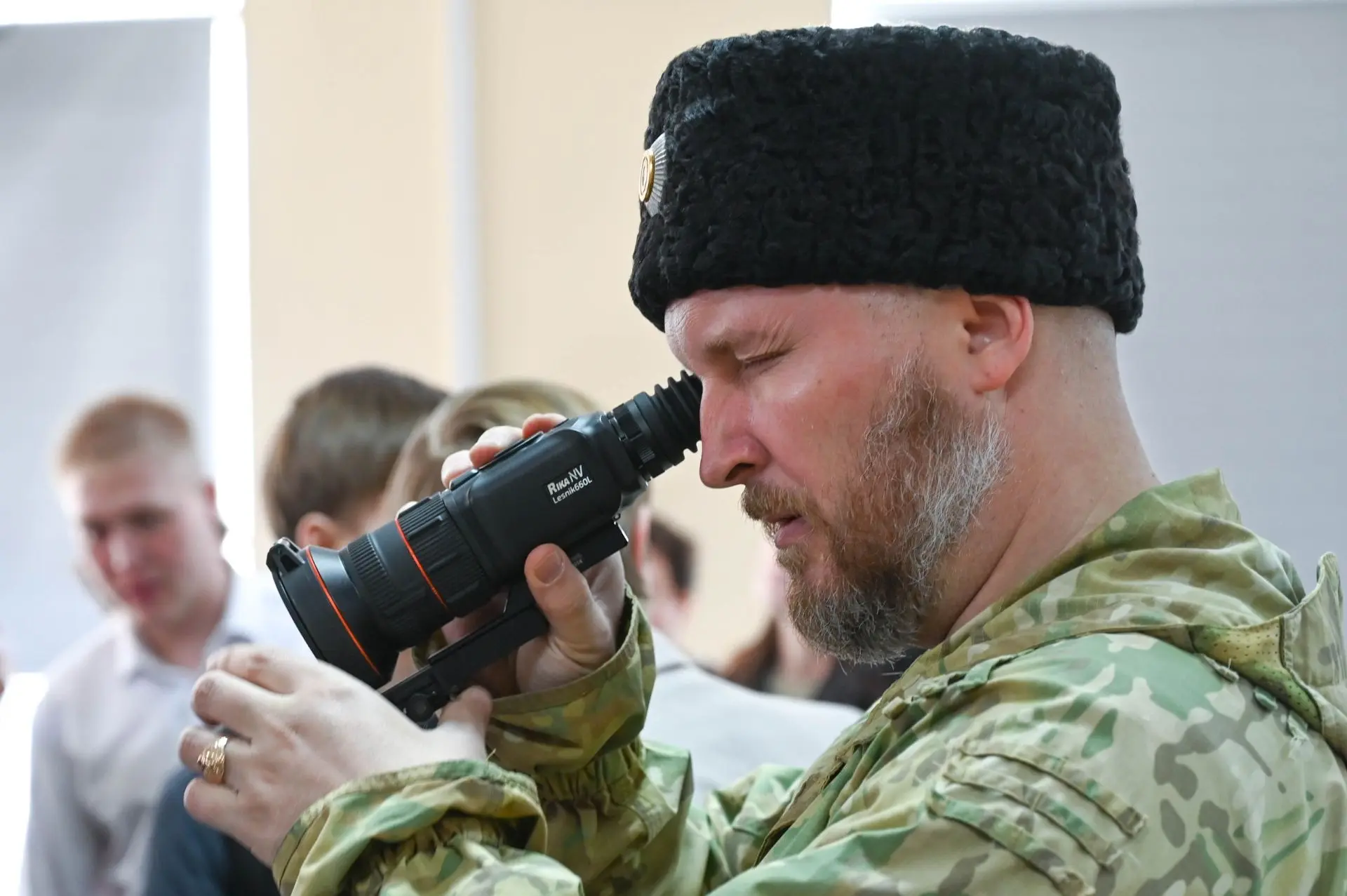 Герои среди нас: в УдГУ прошел круглый стол «СВОи Герои»  И. о. ректора Анна Владимировна Овчинников