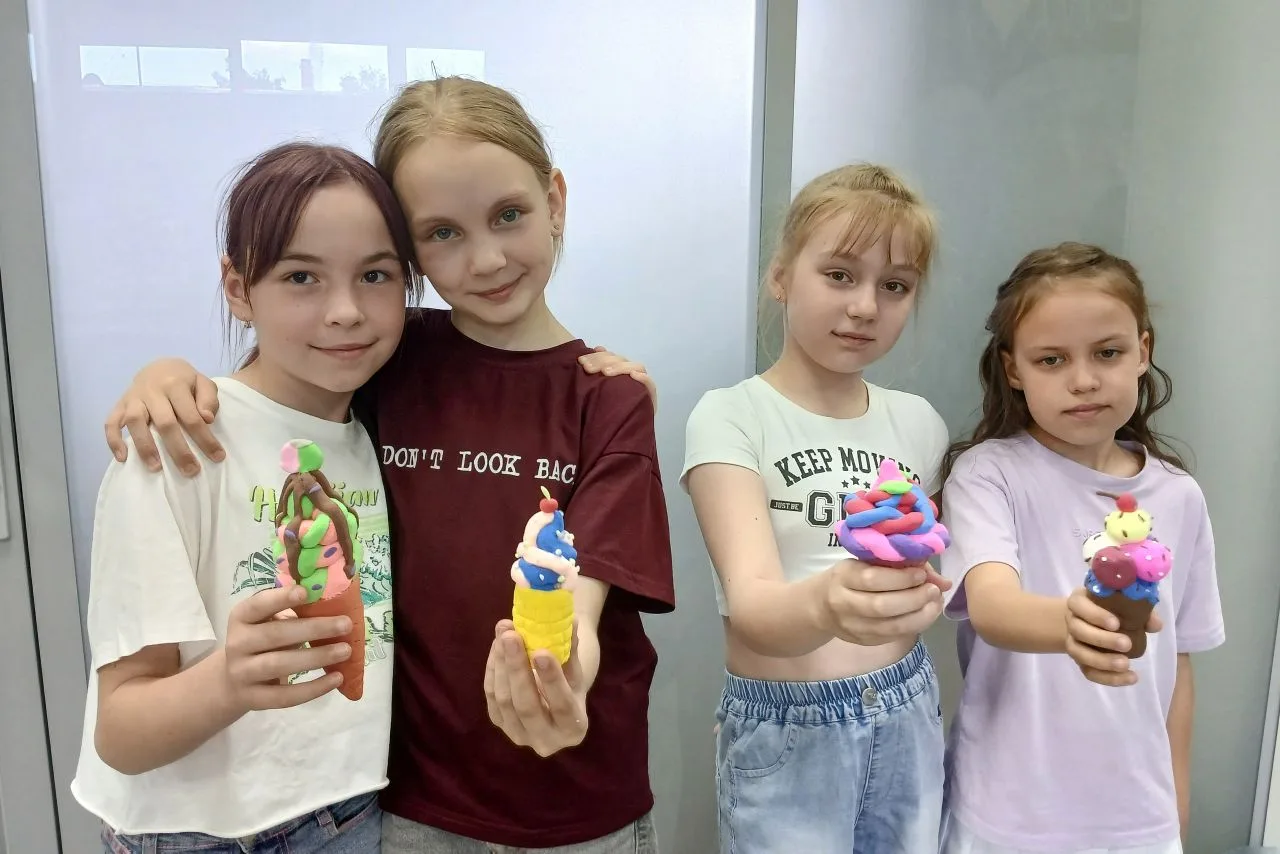 Мастер‑класс в Семейном МФЦ: создаём сувенир «мороженое» из воздушного пластилина»