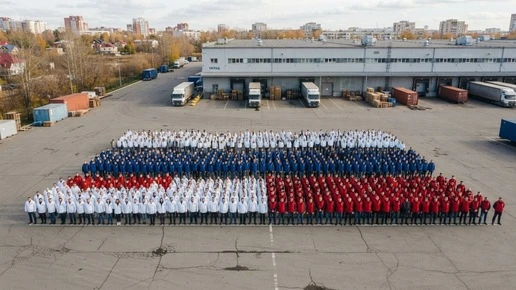 Сотрудники уральской компании в Екатеринбурге поздравили Путина с днём рождения