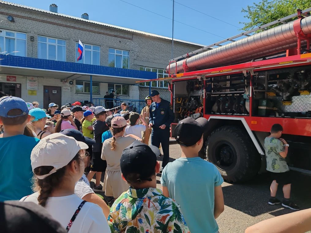 Сегодня у нас в гостях побывали сотрудники 54-й пожарно-спасательного отряда ФПС ГПС ГУ МЧС России п