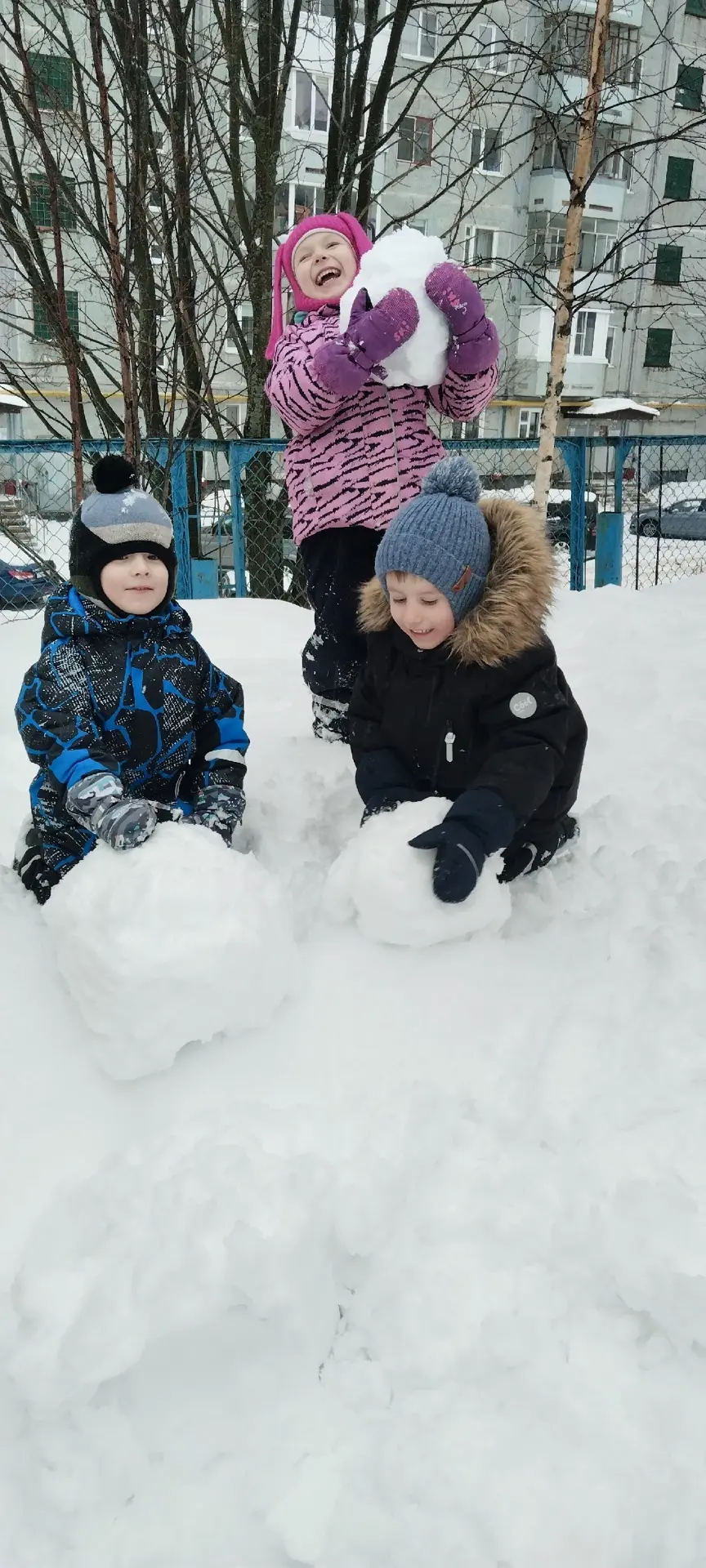 В нашем саду — весенний парад зимних игр! ❄️🌱
Лепили снеговиков, играли в снежки и провожали зиму. 