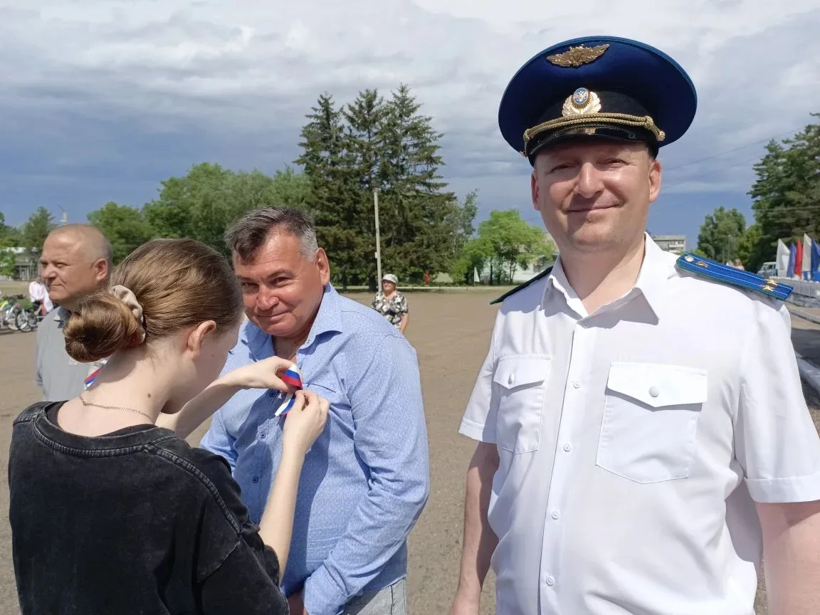 🇷🇺 Россия начинается с нас!

Сегодня, в День России, учащиеся психолого-педагогического класса Арх