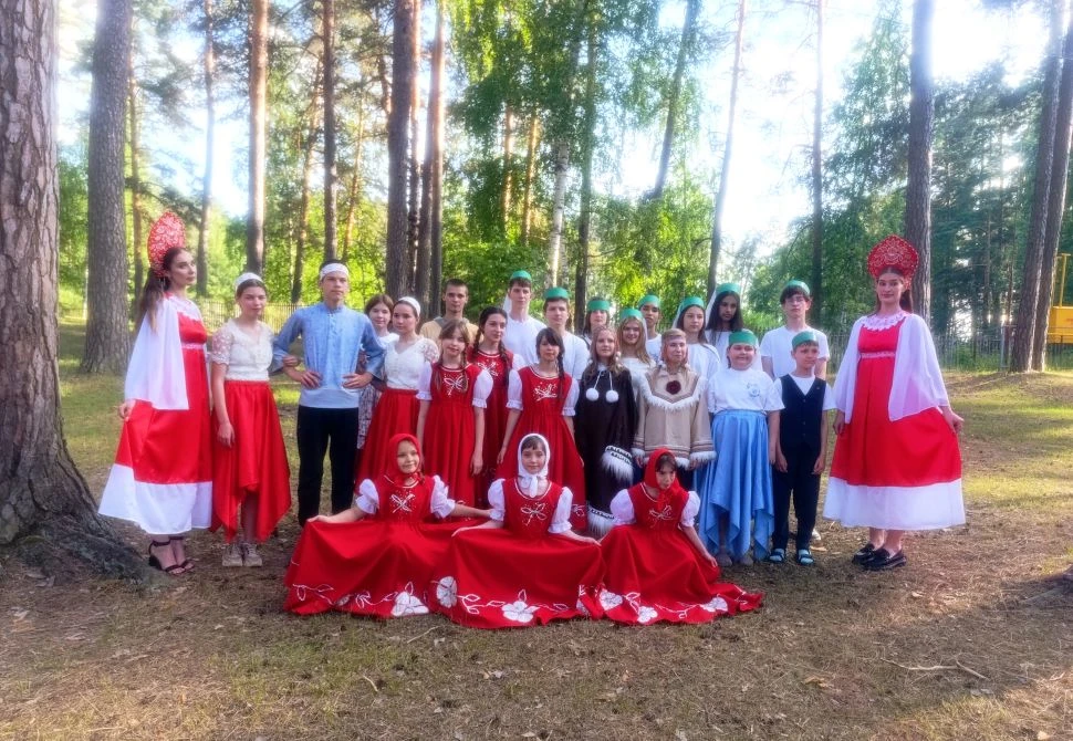 Вести из загородного лагеря «Сосновый бор»: Танцевальный батл народов России!
Лето в «Сосновом бору»