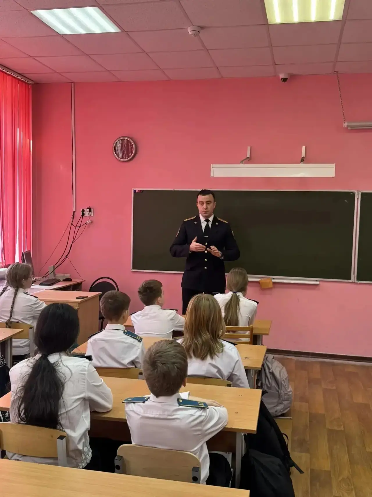 25 марта в 5 "К" классе прошёл урок, посвященный  профилактике терроризма и экстремизма. В этот день