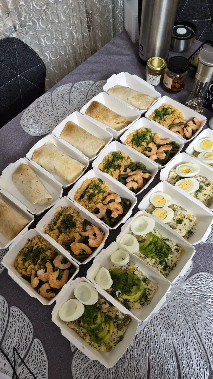 Еда на ближайшие дни!

Завтрак:

Запеканка с куриной грудкой, брокколи, сыром и яйцом. Сытный и поле