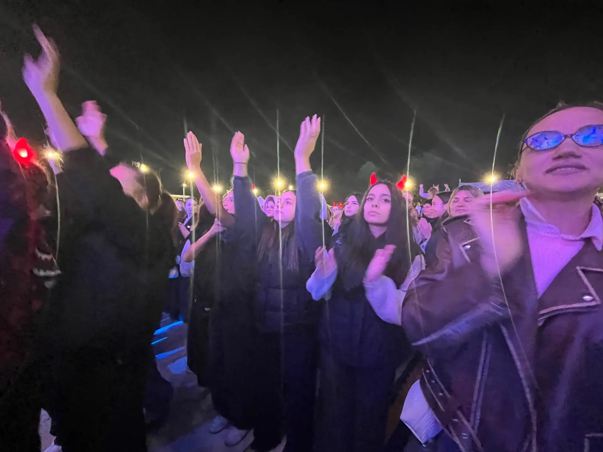 Машина времени запущена: ретро дискотека в парке «Месторождения» в самом разгаре!