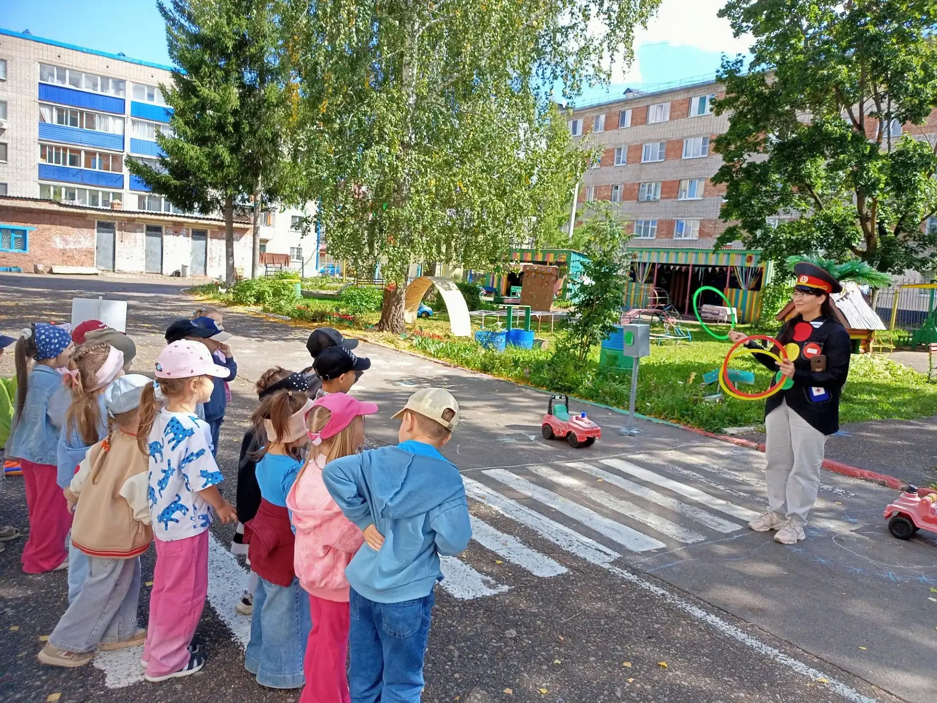 В рамках профилактических мероприятий "Осторожно дети в средней группе прошло развлечен...