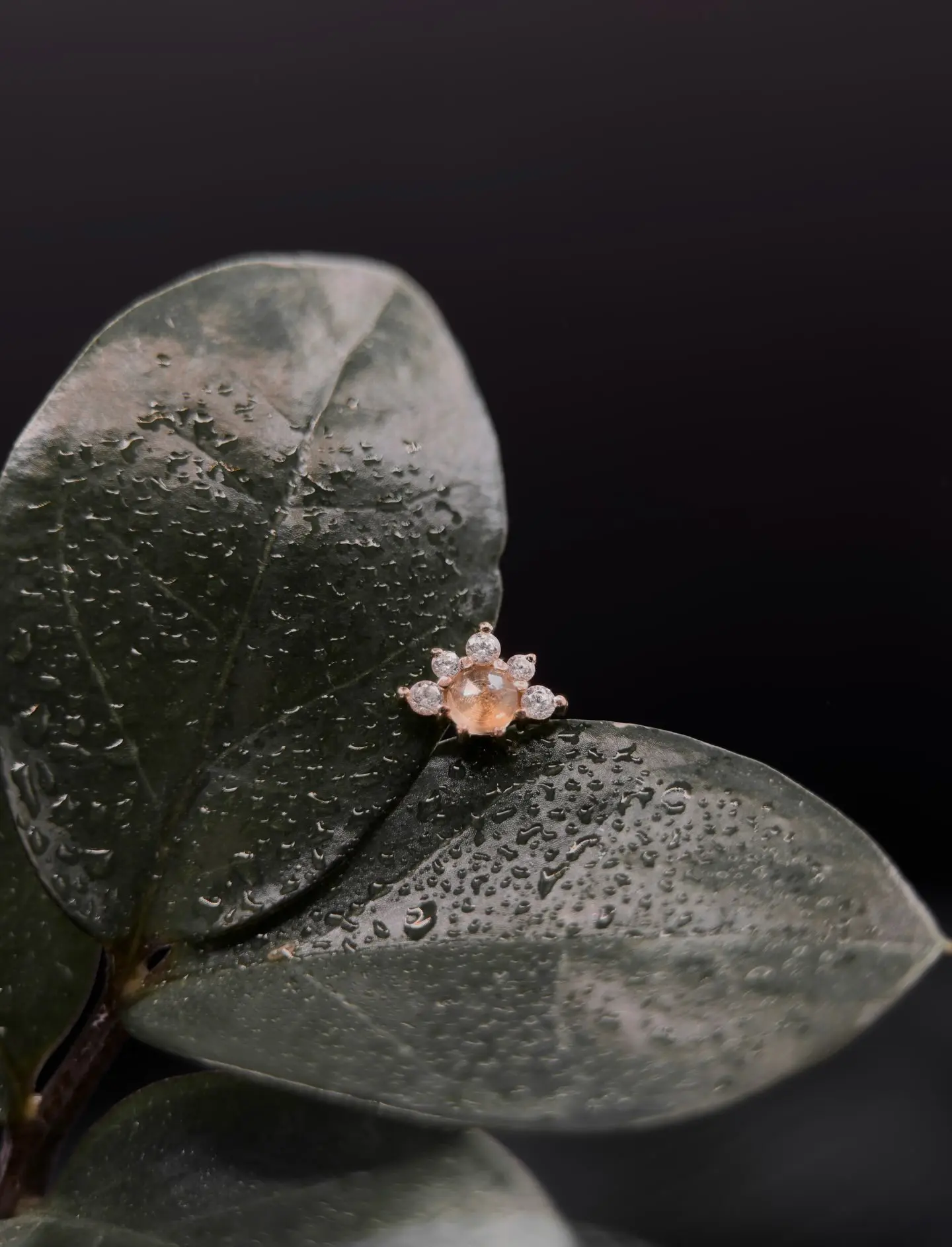 Flora - украшение, которое завораживает с первого взгляда