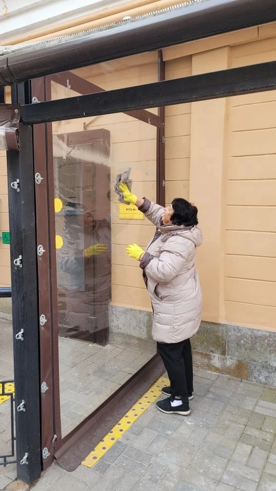 Наши сотрудники с энтузиазмом присоединились к традиционному субботнику. С улыбками и х...