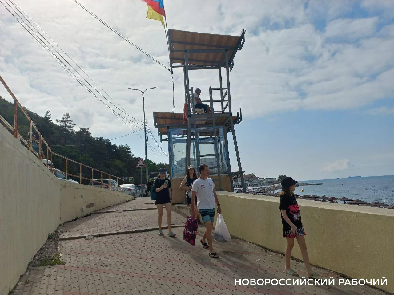 Работа мечты с видом на море! В Новороссийске на работу спасателей зовут даже девушек
