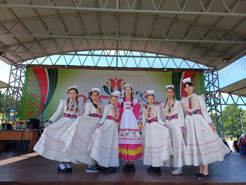Укучыларыбыз район Сабан туенда бәйрәмне ачу тантанасында катнаштылар.