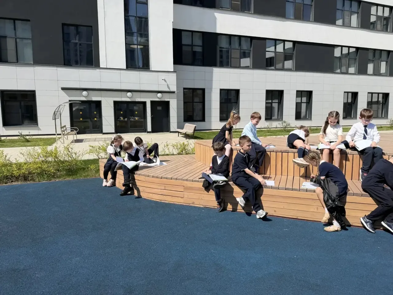 Урок на свежем воздухе ☀️   В рамках уроков окружающего мира по теме : «Почему мы часто слышим слово