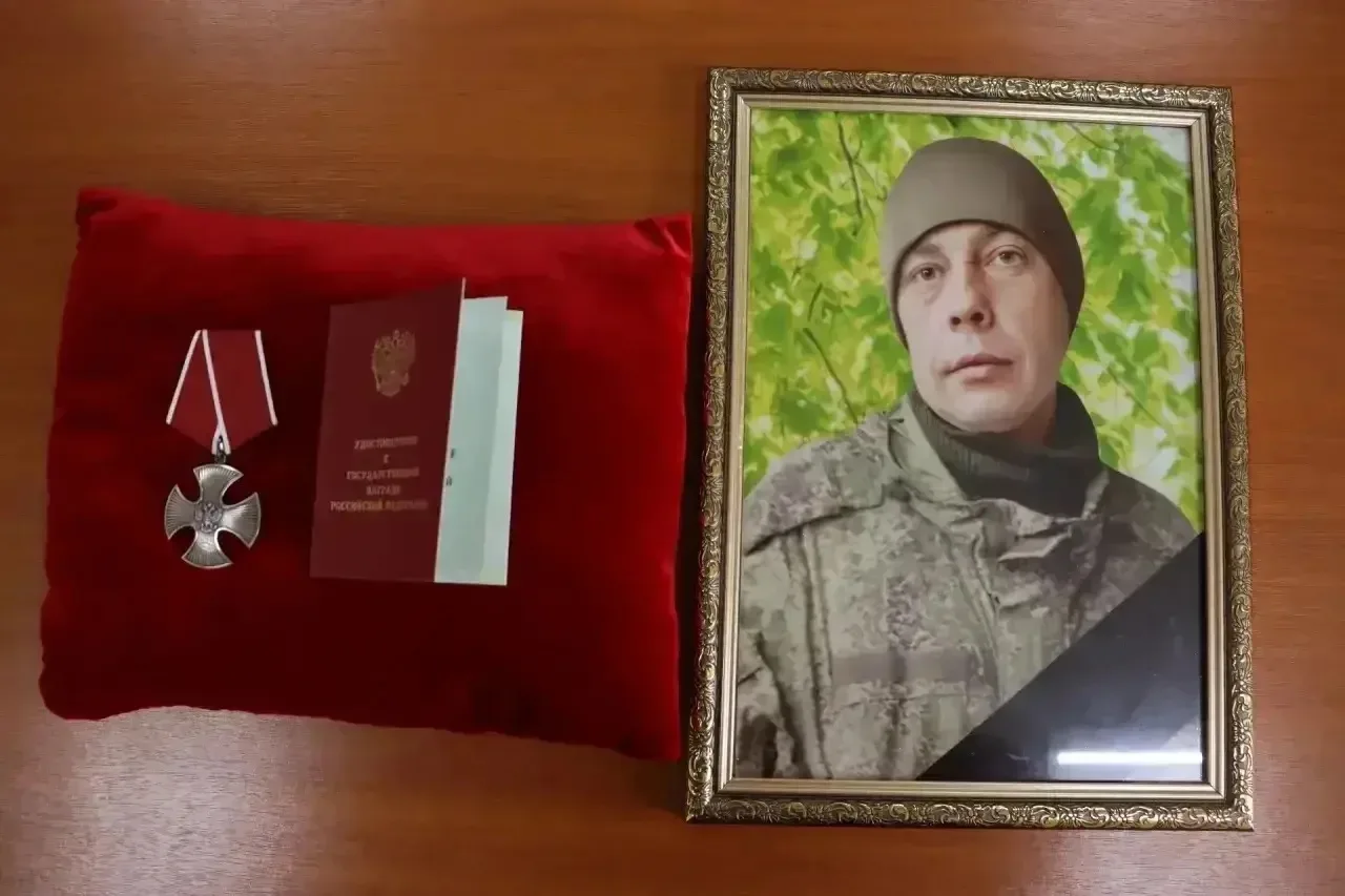 В Лисках передали орден Мужества семье погибшего героя земляка Корнилова Василия Виктор...