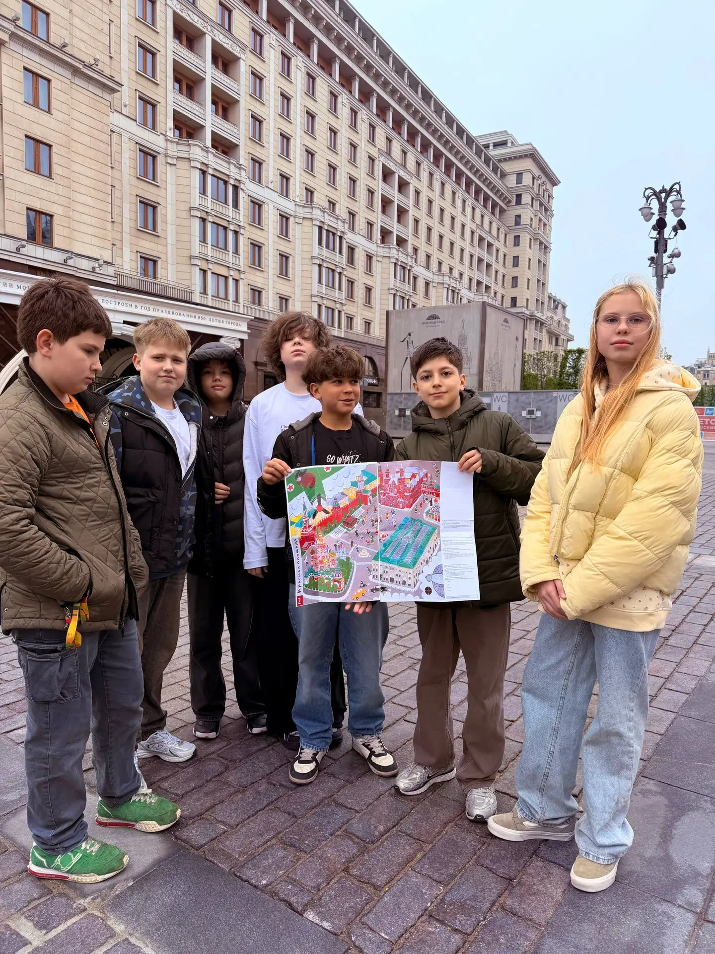 🇷🇺 Из учебника — прямо на брусчатку! 🇪🇸  На этой неделе ученики 5 «Д» класса совершили небольшое пут