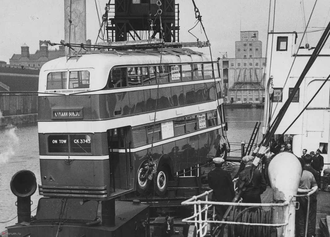 🚎 Отгрузка троллейбуса English Electric для Москвы в одном из портов Великобритании, 1...