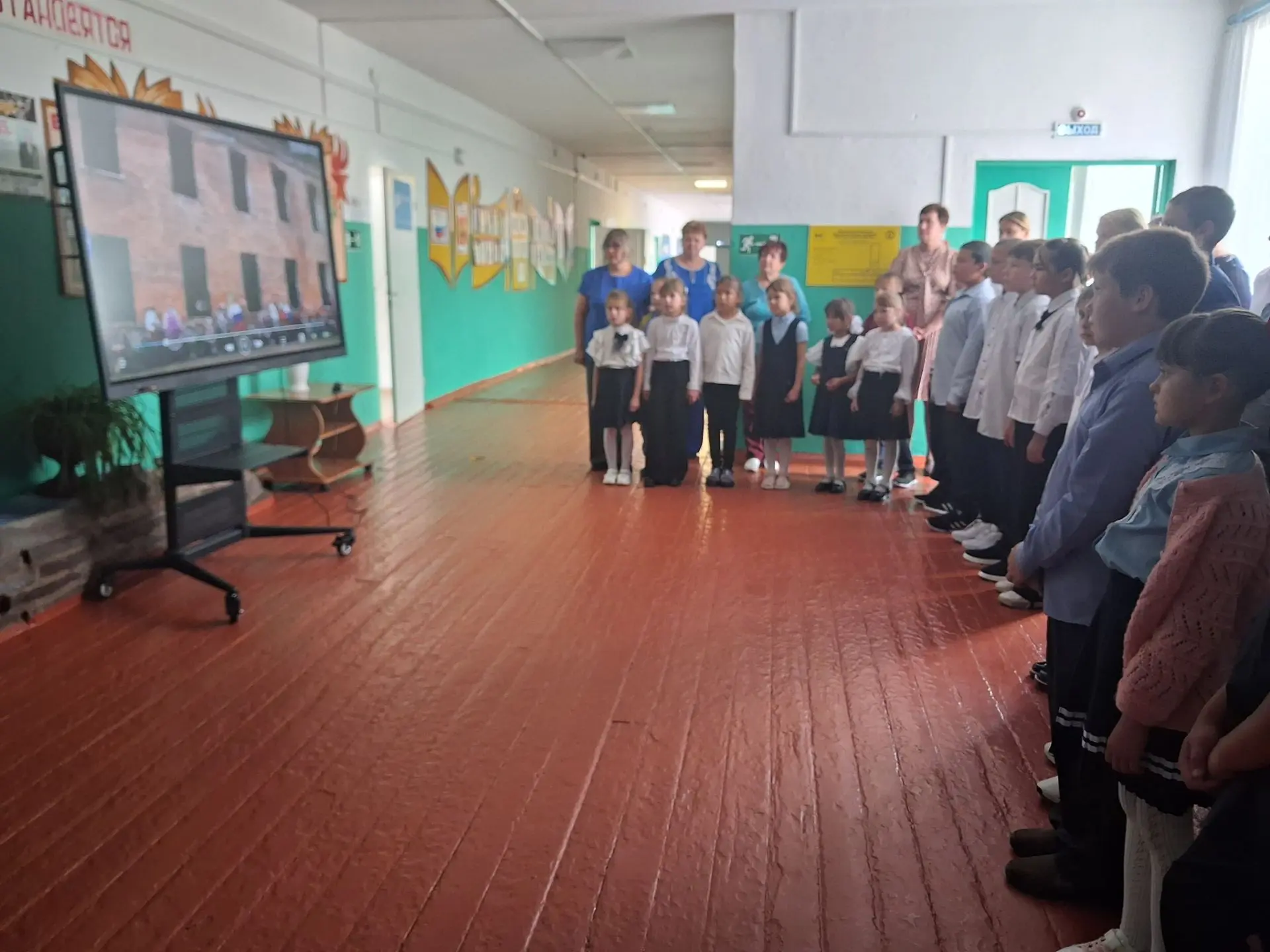 Сегодня 3 сенятября в нашей школе прошло памятное мероприятие, посвященное трагедии в Б...