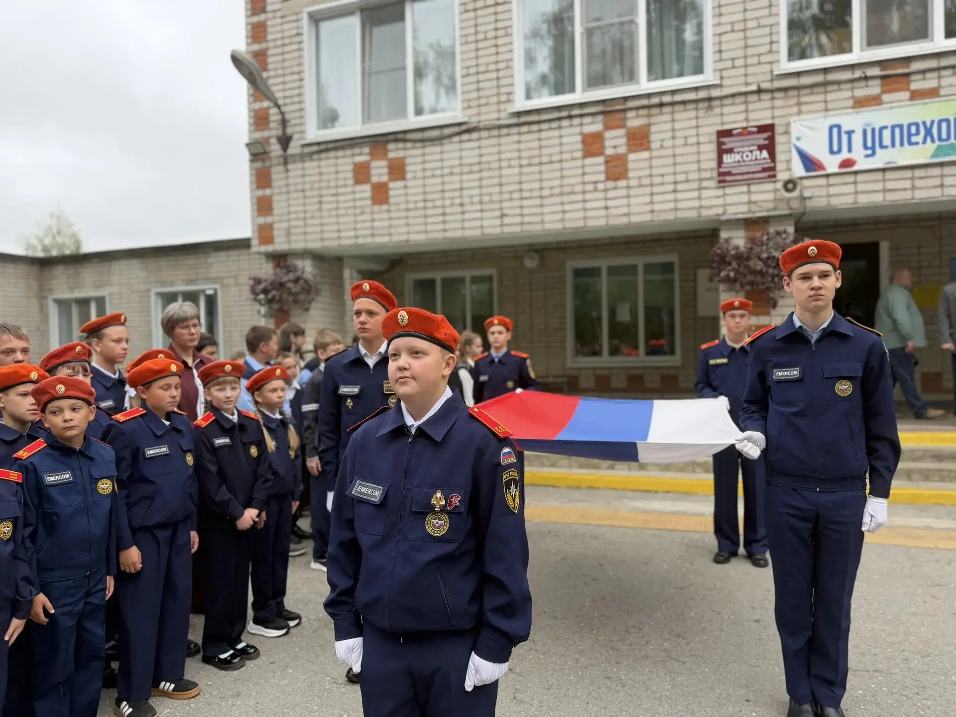 Новая учебная неделя в школах Елецкого муниципального округа началась с традиционных то...