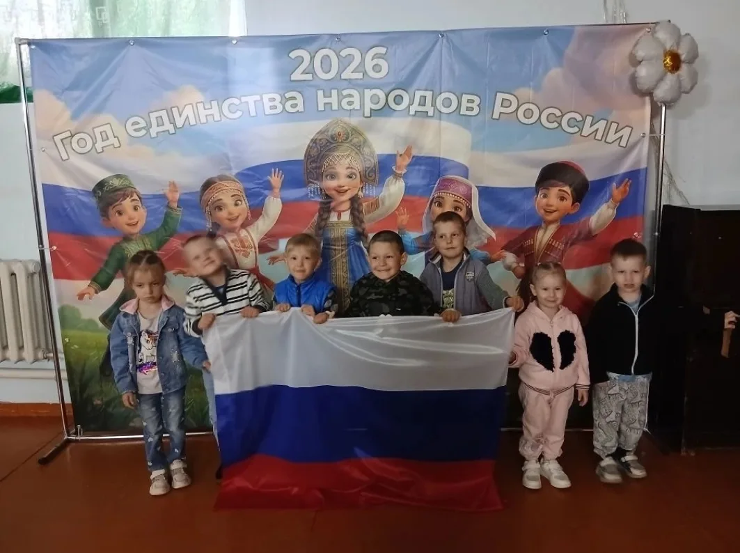 Накануне Дня России работники культуры провели патриотическую игру-викторину «Я живу в России» для с