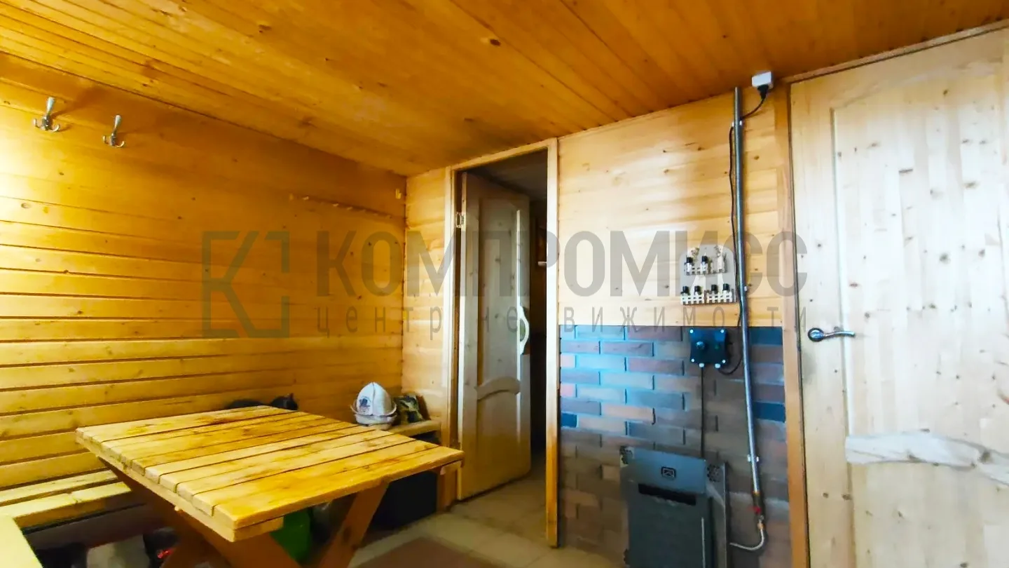 🏠 ID 129909454 Адрес: Краснодарский край, г. Краснодар, х. Ленина  📍 Просторный кирпичный дом с бане