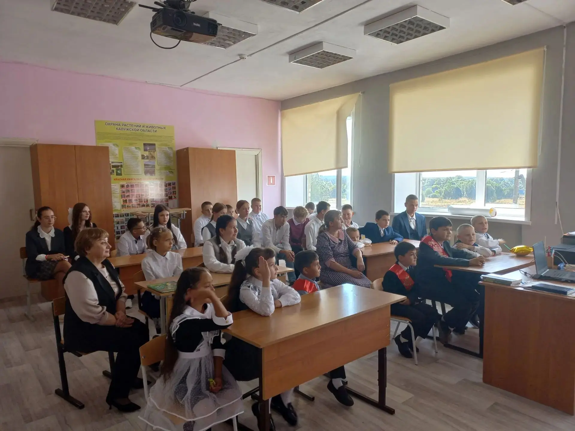 ⚡ Важная встреча в День знаний! Сразу после торжественной линейки состоялся инструктаж ...