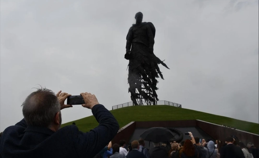 За мат на Ржевском мемориале девушка пойдет под суд