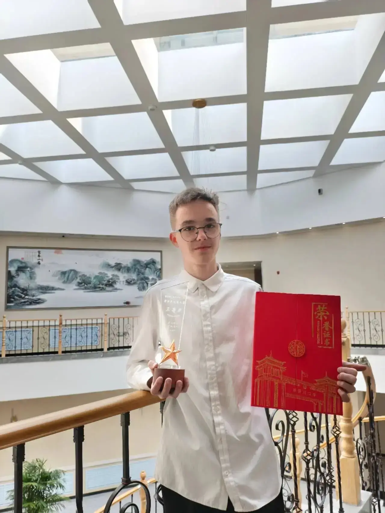 🎉 Наши поздравления — Игорь Бибиков из 8.2 класса отличился на международном конкурсе китайского язы