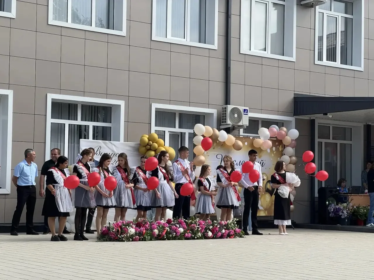Сегодня в МБОУ СОШ № 8 с. Натырбово Кошехабльского района прозвенел последний звонок!