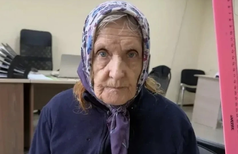 Upd: бабушку забрали родственники. Всех, кто помог – словом, делом, репостами, благодар...