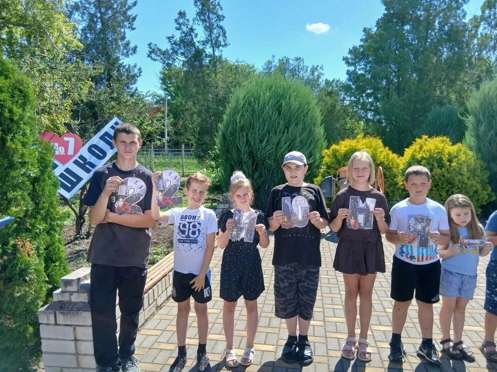 Сегодня в пришкольном лагере "Улыбка" прошел особенный день – День памяти. Мы почтили подвиг наших п