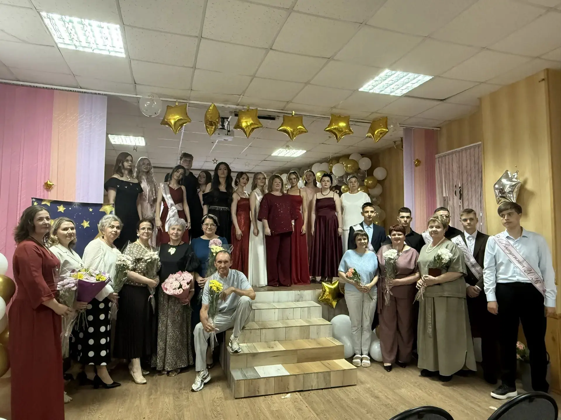 ‼С выпускным! Школьные годы позади, впереди — взрослая жизнь🔥.
🌟Желаем удачи , верных решений и ис