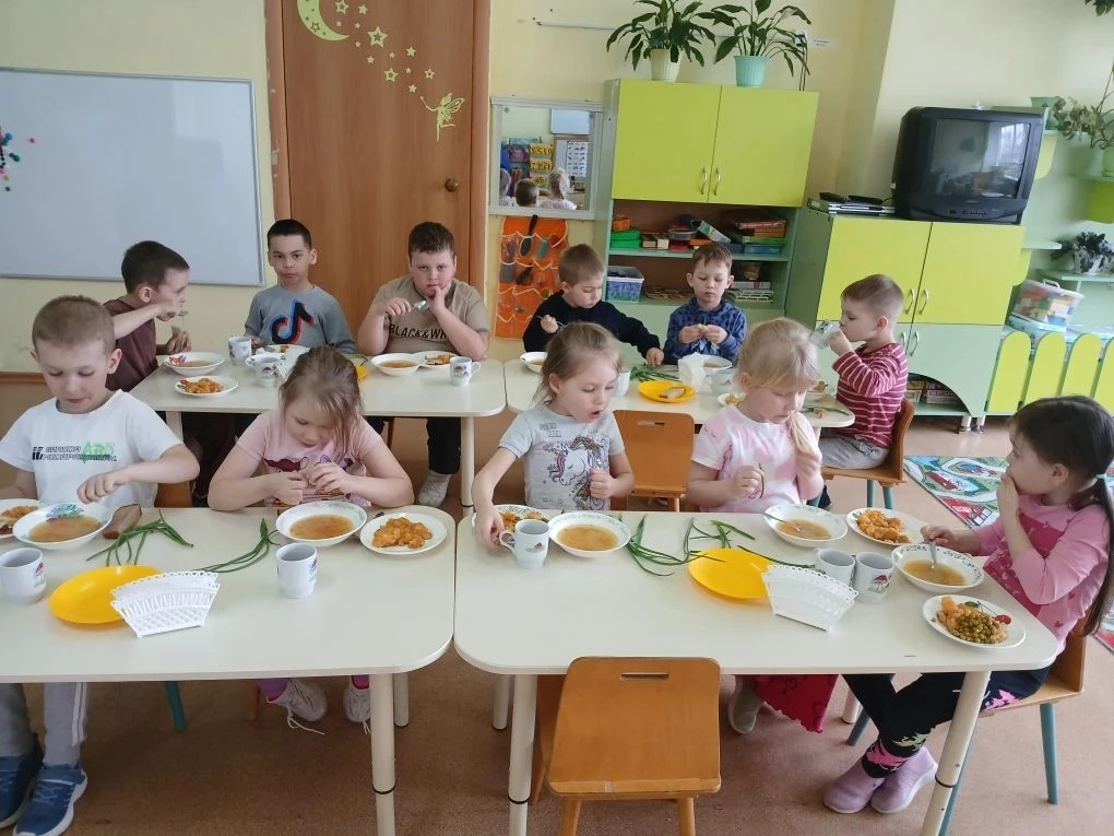 А Вы знаете, что наши малыши, сами выращивают витамины на подоконнике👍