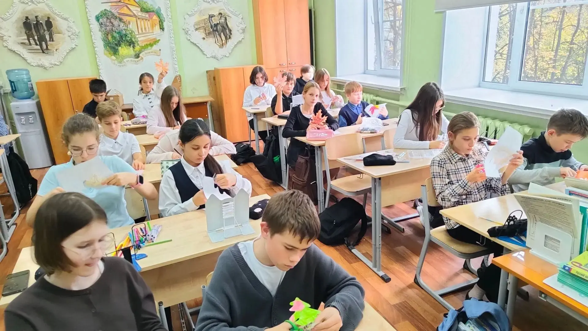 А вот и букет от 6М класса - каждая открытка здесь написана от души, а вместе получился...