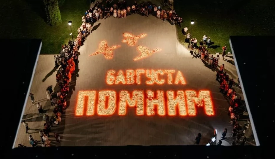 🇷🇺 В Курске «Огненную картину войны» из 5 тысяч свечей 🇷🇺