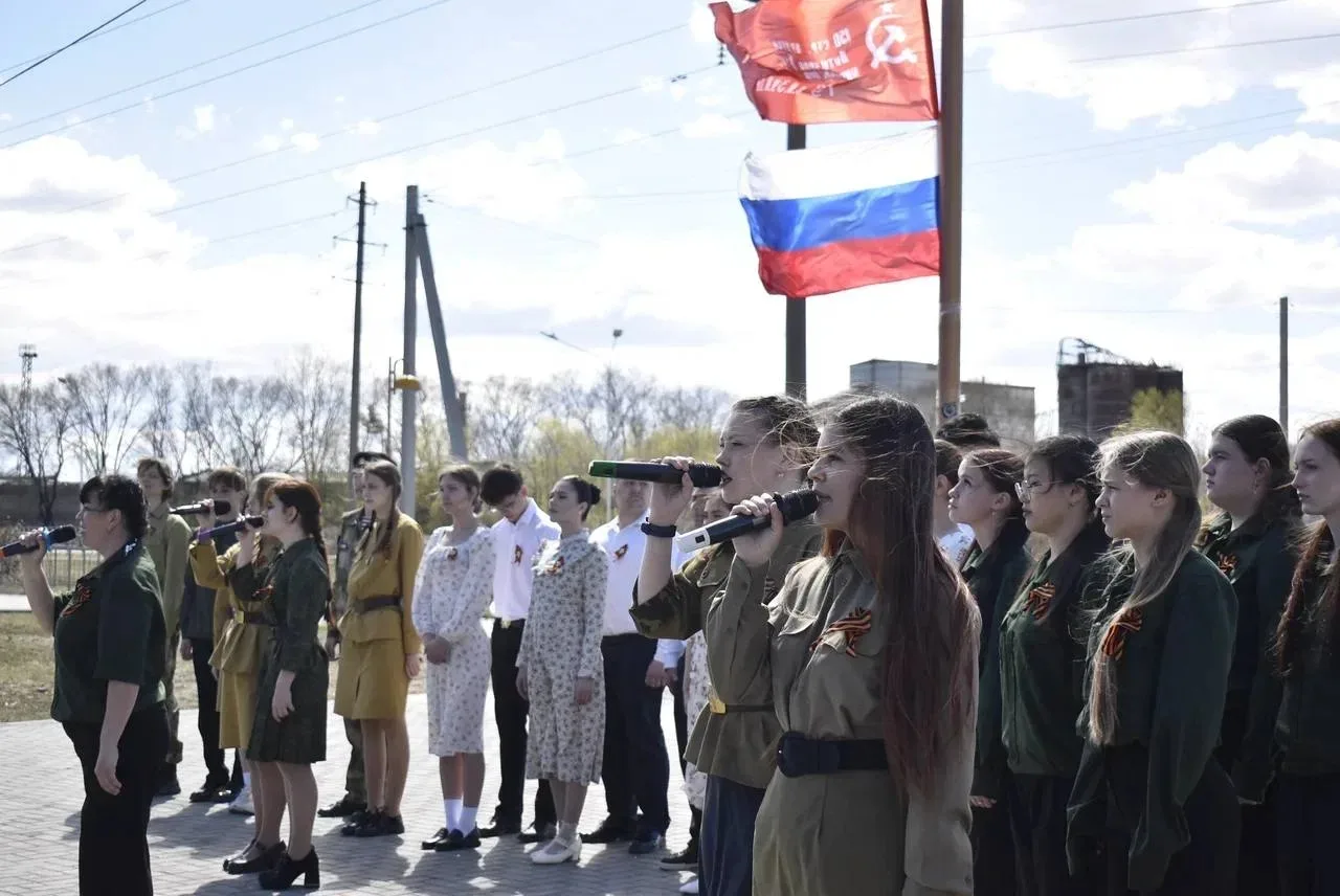 ✨Акцию «Вальс Победы» организовали для жителей микрорайона Северный  Для жителей микрорайона Северны