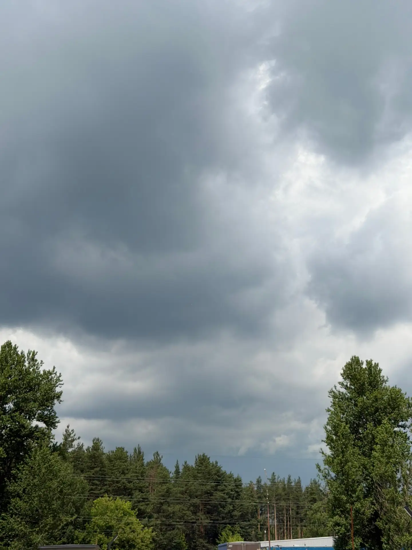 Гремит уже 🌩️