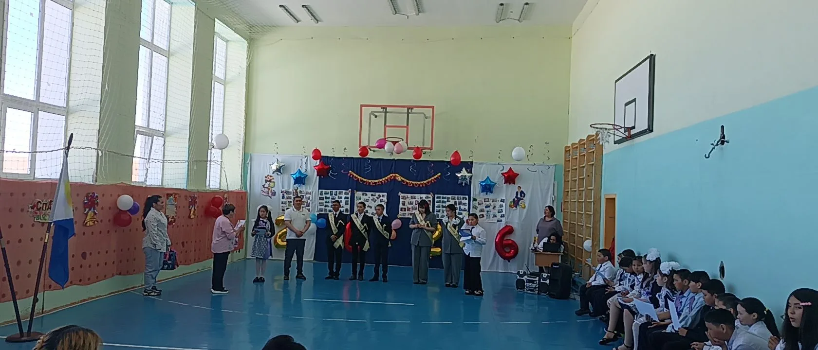 26 мая в нашей школе прозвенел последний звонок. Это важное и трогательное событие собр...