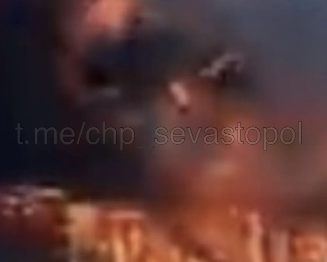 ⚡️⚡️⚡️БПЛА-камикадзе атаковал автобус в Севастополе. ☄️ Появилось видео 👉🏻 https://t....