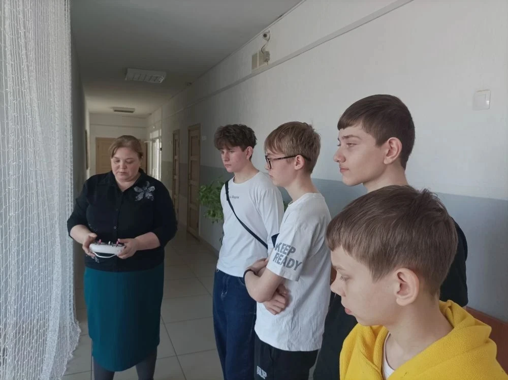 В гимназии №2 завершились двухдневные курсы «Школа беспилотных авиационных систем». Участниками стал