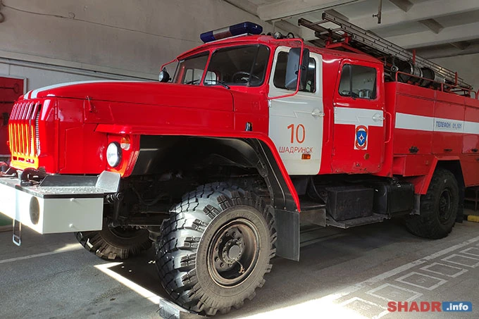 В Шадринском округе на 12‑м километре автодороги "Шадринск — Дряново" загорелся легково...