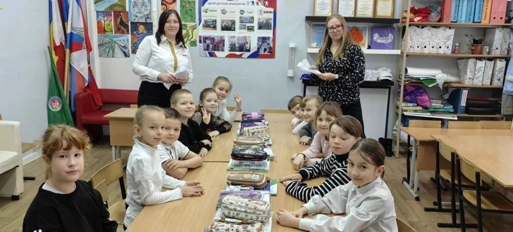 4 марта во 2 «А» классе Новобатайской школы прошло творческое занятие «Книжка тёплых слов». Под руко
