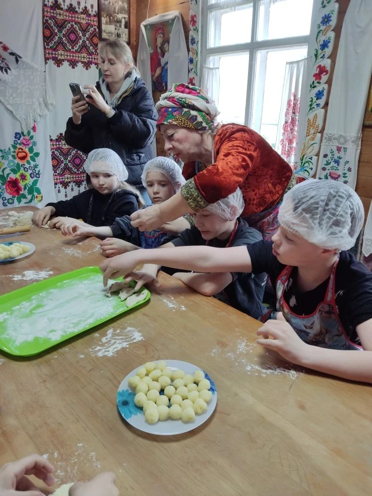 ИНТЕРЕСНАЯ ЭКСКУРСИЯ  🍃 В первый день весенних каникул 28 марта ребята 3а класса побывали на экскурс