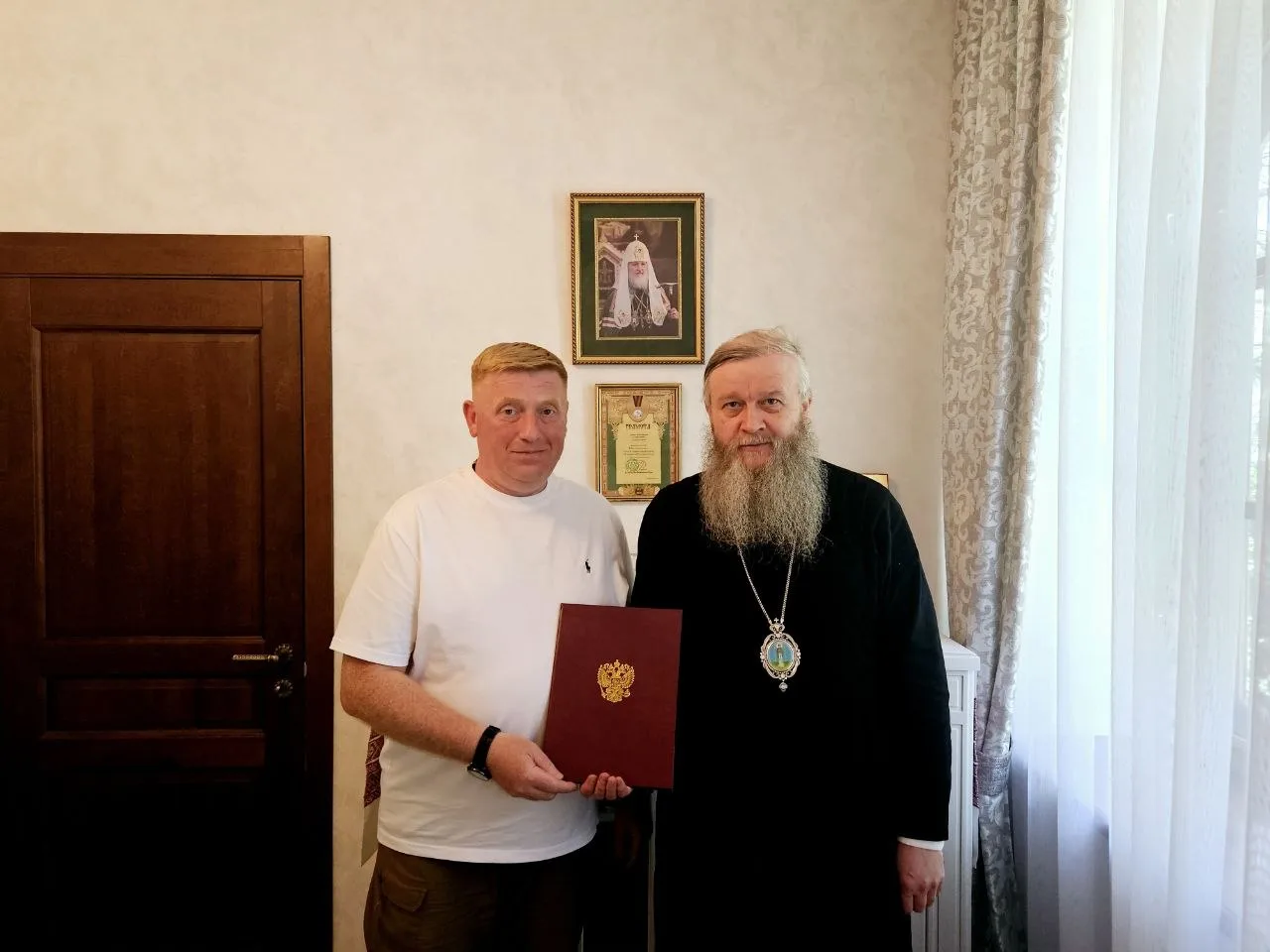 Сегодня, в день празднования Луганской иконы Божией Матери, поздравил митрополита Луганского и Алчев