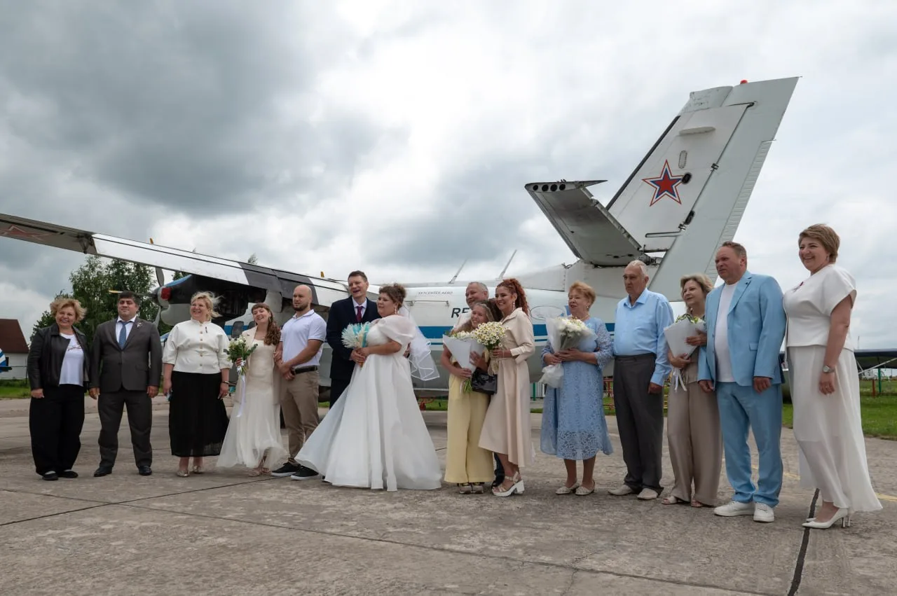 ❤️ Сегодня любовь витает в воздухе

На аэродроме «Большое Грызлово» в День семьи, любви и верности в
