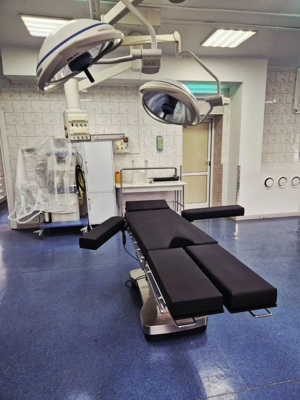 🏥 НОВЫЙ СТОЛ ДЛЯ ОПЕРАЦИЙ ПОЯВИЛСЯ В АБАКАНСКОЙ БОЛЬНИЦЕ