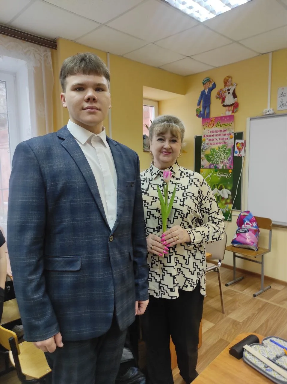 🌸 «Вам, любимые!»  6 марта утро в гимназии было особенным и полным радости! Старшеклассники встретил